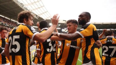 Hull City, Premier Lig'in açılış haftasında Manchester United'ı 2-0 mağlup