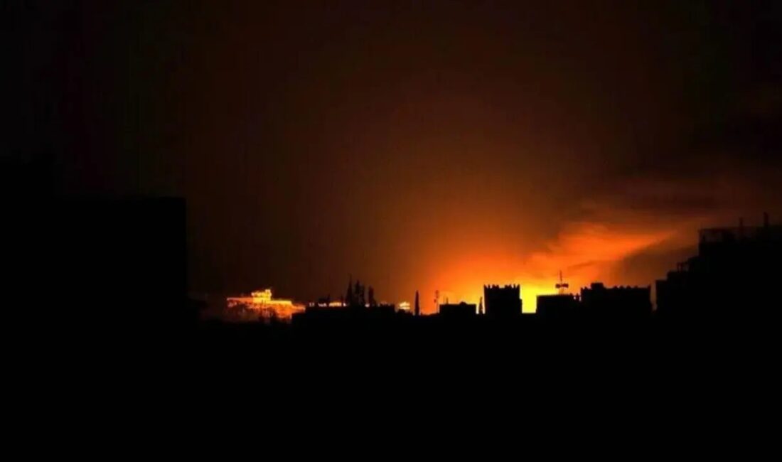 Yemen'in güneybatısındaki El-Muha ilçesi ve limanına düzenlenen saldırıda bir liman