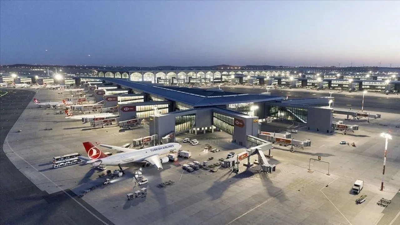 Ulaştırma ve Altyapı Bakanı Abdulkadir Uraloğlu, İstanbul Havalimanı'nın günlük ortalama