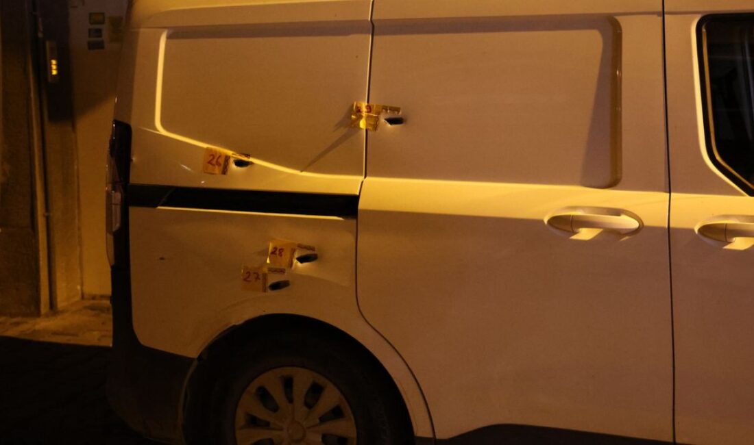 İzmir'in Karşıyaka ilçesinde iki grup arasında çıkan silahlı kavgada beş