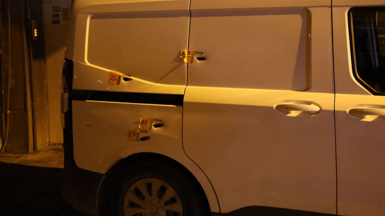 İzmir'in Karşıyaka ilçesinde iki grup arasında çıkan silahlı kavgada beş