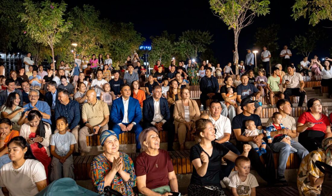 İzmir Büyükşehir Belediye Başkanı Dr. Cemil Tugay ve beraberindeki İzmir