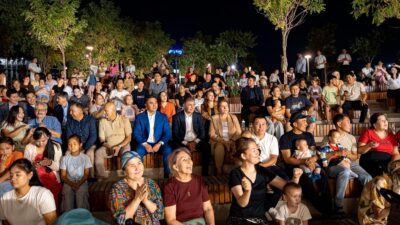 İzmir Büyükşehir Belediye Başkanı Dr. Cemil Tugay ve beraberindeki İzmir