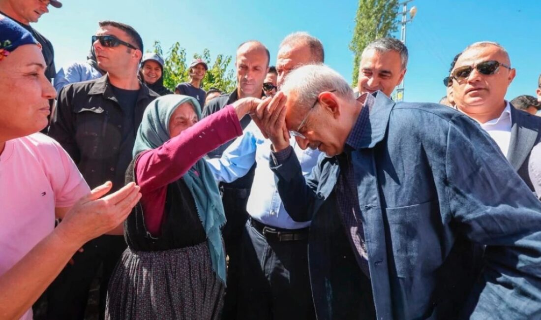 CHP Genel Başkanı Kemal Kılıçdaroğlu, Mersin'de düzenlenen 2'nci Kardeş Göçerler