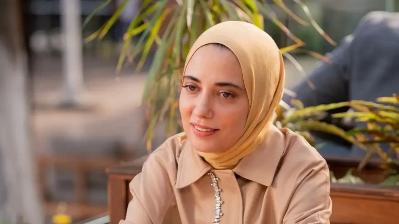 Show TV dizisi Kızılcık Şerbeti'nde Nursema karakterini canlandıran Ceren Karakoç'un