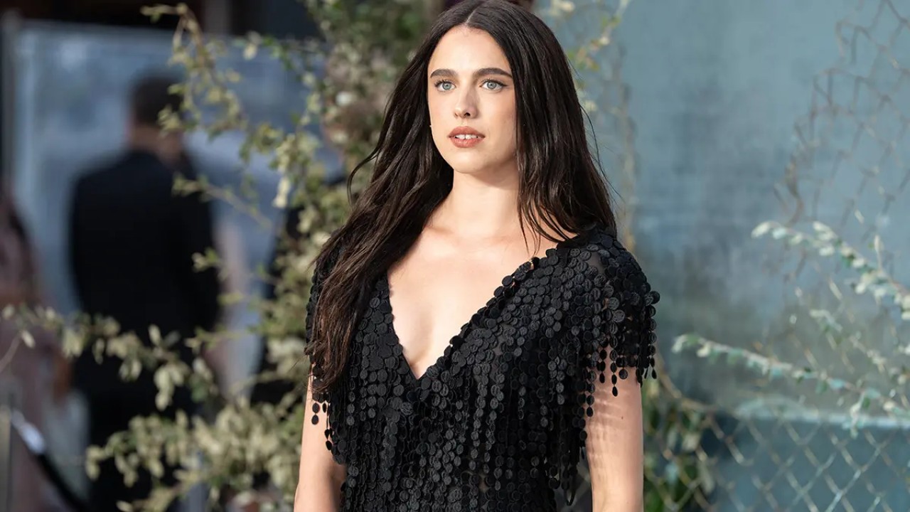 Margaret Qualley, The Dog Stars'ın Londra dünya prömiyerinde Chanel'in tabanı