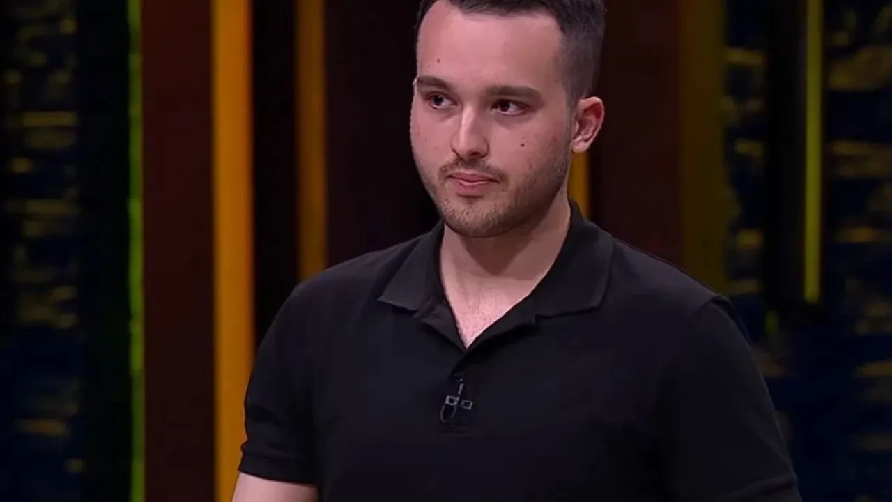 MasterChef Türkiye 2026'da yarışan Armağan Kırant, görüntüsüyle sosyal medyada dikkat