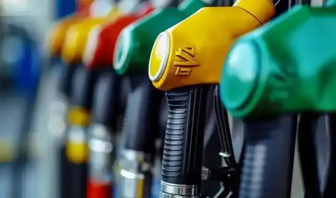 Dün gece motorine yapılan 2,92 TL'lik artışın ardından benzine 2,74