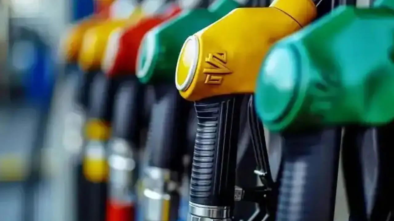 Dün gece motorine yapılan 2,92 TL'lik artışın ardından benzine 2,74