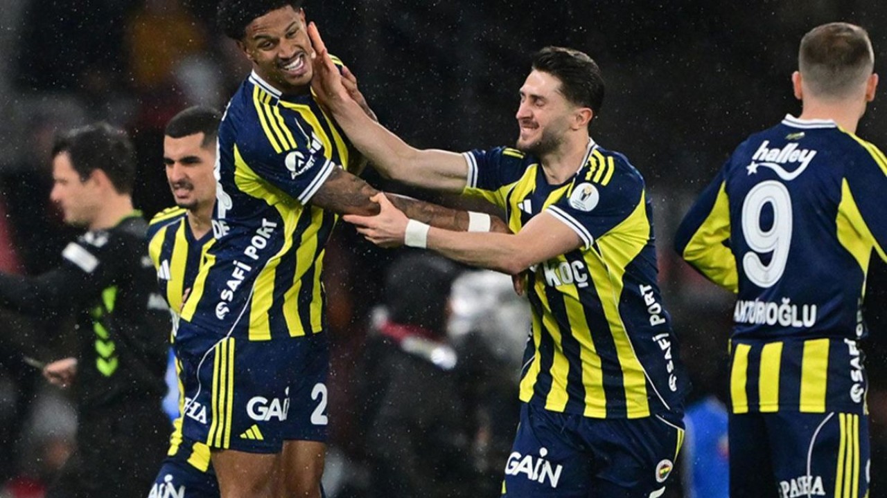 Serie A ekibi Roma, Jayden Oosterwolde için Fenerbahçe'ye resmi teklif
