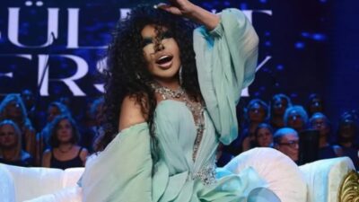 Bülent Ersoy, Kuşadası konserinden önce rahatsızlanmasına rağmen konseri iptal etmedi.