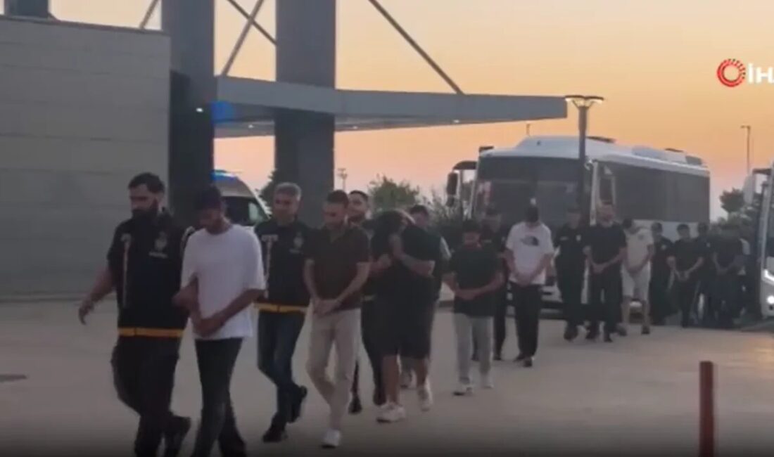 Beş ilde eş zamanlı düzenlenen operasyonda 36 kişi tutuklandı. Şüphelilerin