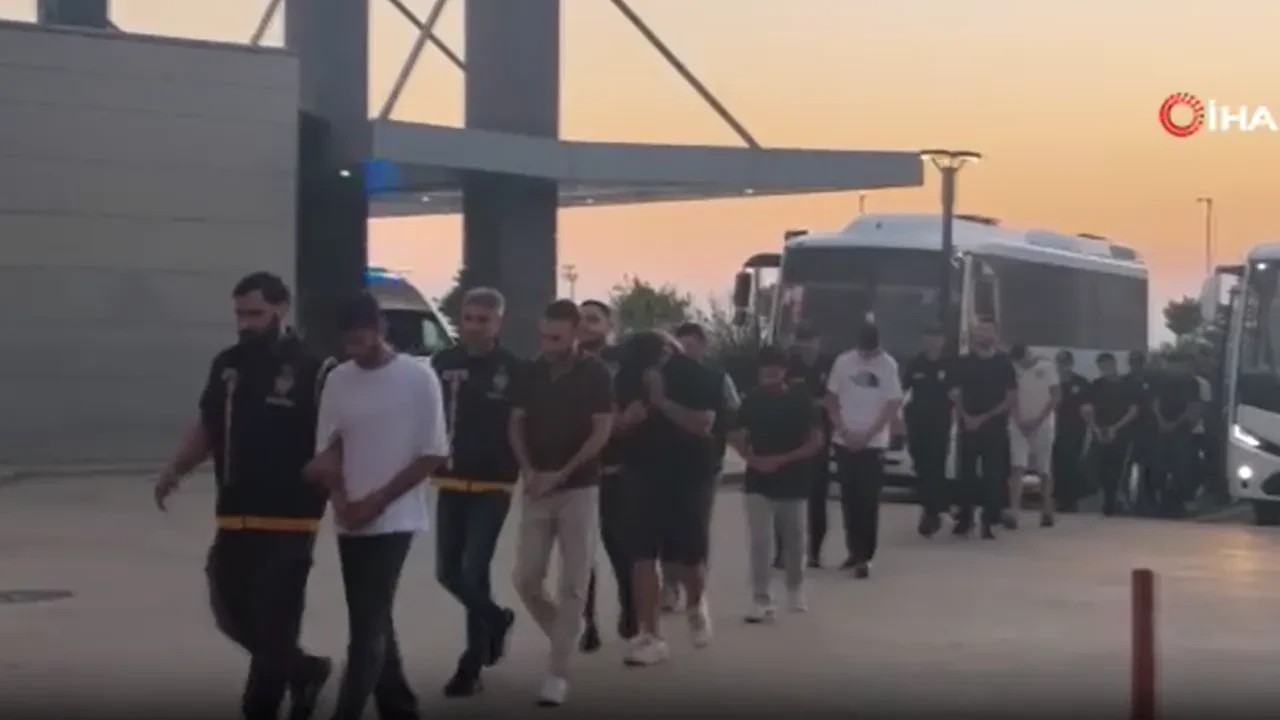 Beş ilde eş zamanlı düzenlenen operasyonda 36 kişi tutuklandı. Şüphelilerin