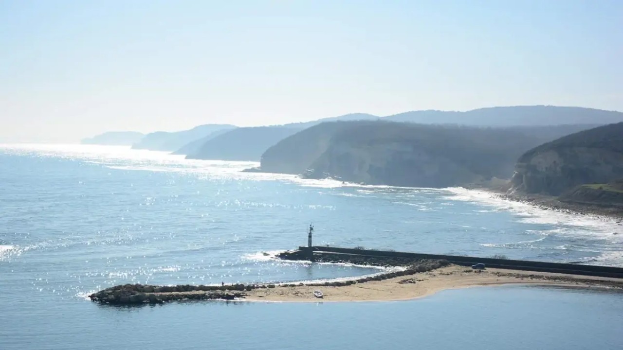 Karadeniz kıyısındaki Tekirdağ'ın Saray ile Kırklareli'nin Vize ilçelerinde bugün denize