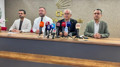 CHP Eski Milletvekili Atila Sertel CHP İzmir İl Başkanlığı'na açıklamalarda