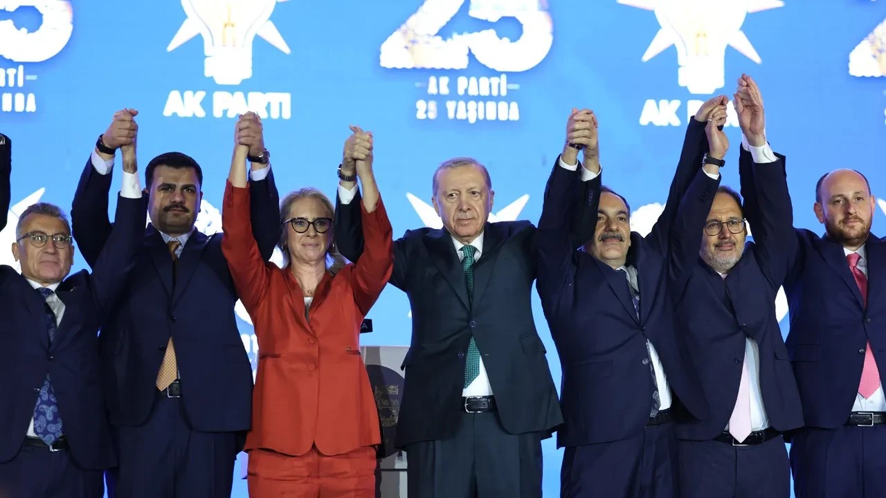 Sinan Burhan, Ankara kaynaklı değerlendirmesinde üç CHP'li belediyenin AK Parti'ye