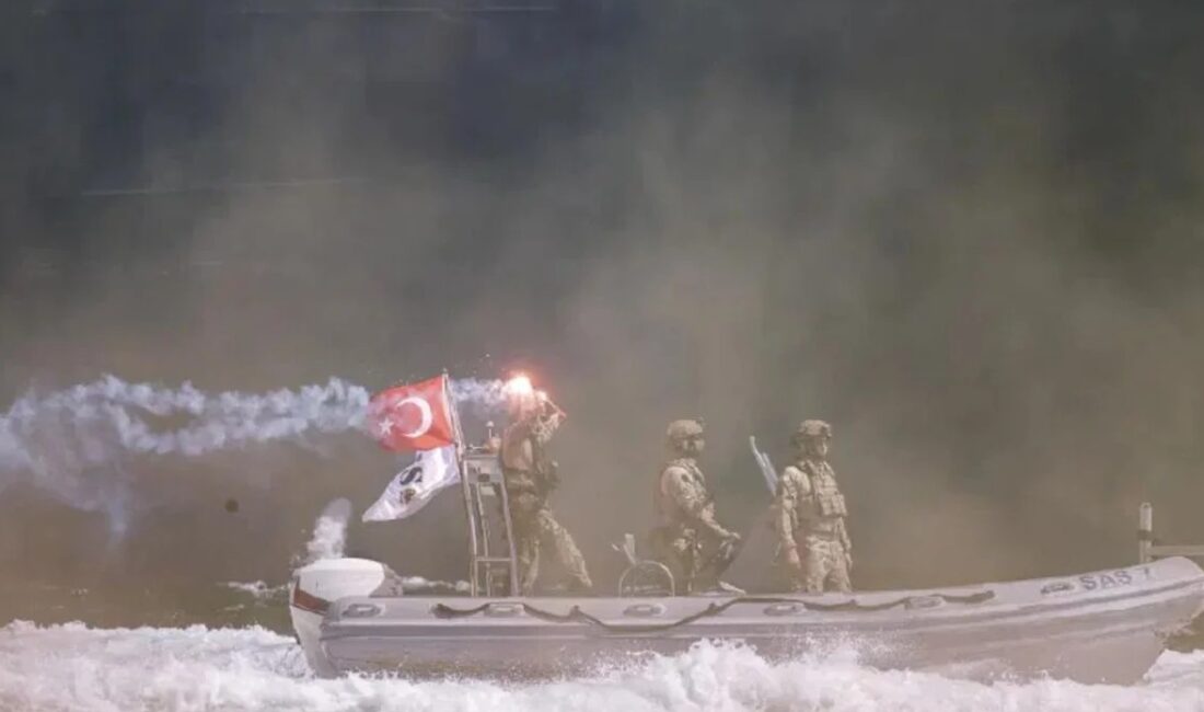 Deniz Kuvvetleri Komutanlığı'na bağlı SAT ve SAS komandoları, etkinlik kapsamında