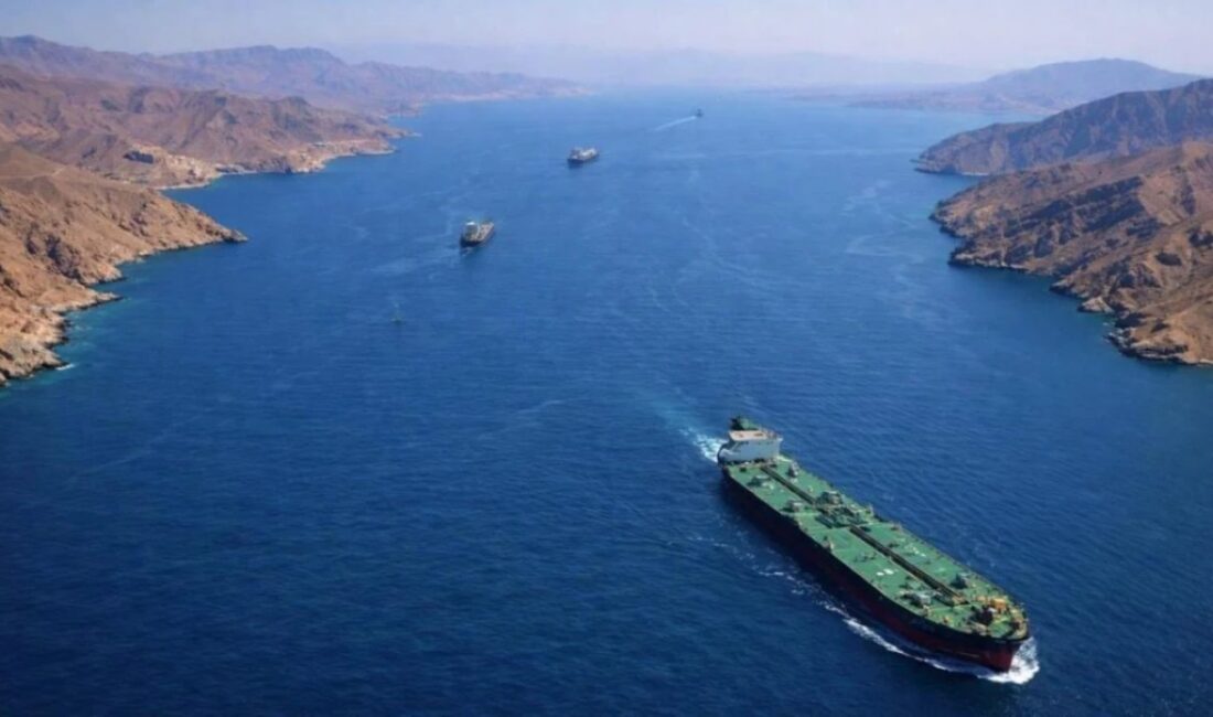 İngiltere Deniz Ticaret Operasyonları (UKMTO), Hürmüz Boğazı'nda bir dökme yük