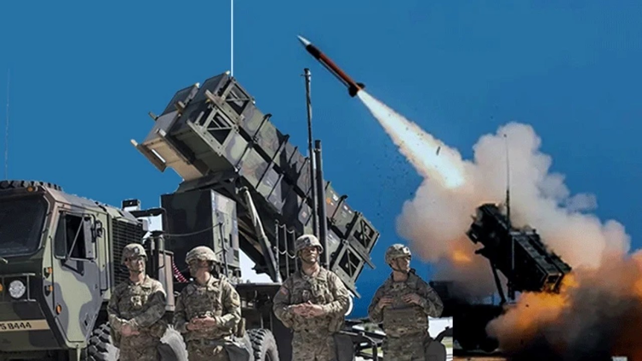 Yunanistan, Karpathos adasından Girit'teki Souda Körfezi'ne bir Patriot hava savunma