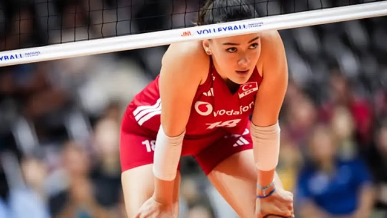 Milli Takımlar Gala Gecesi'ne katılan voleybolcu, gece sonunda paylaştığı pozlarla