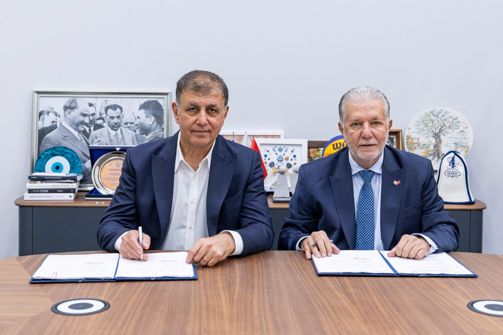 İzmir Büyükşehir Belediyesi, mezarlıklarda yeni bir uygulamayı hayata geçiriyor. Mezar