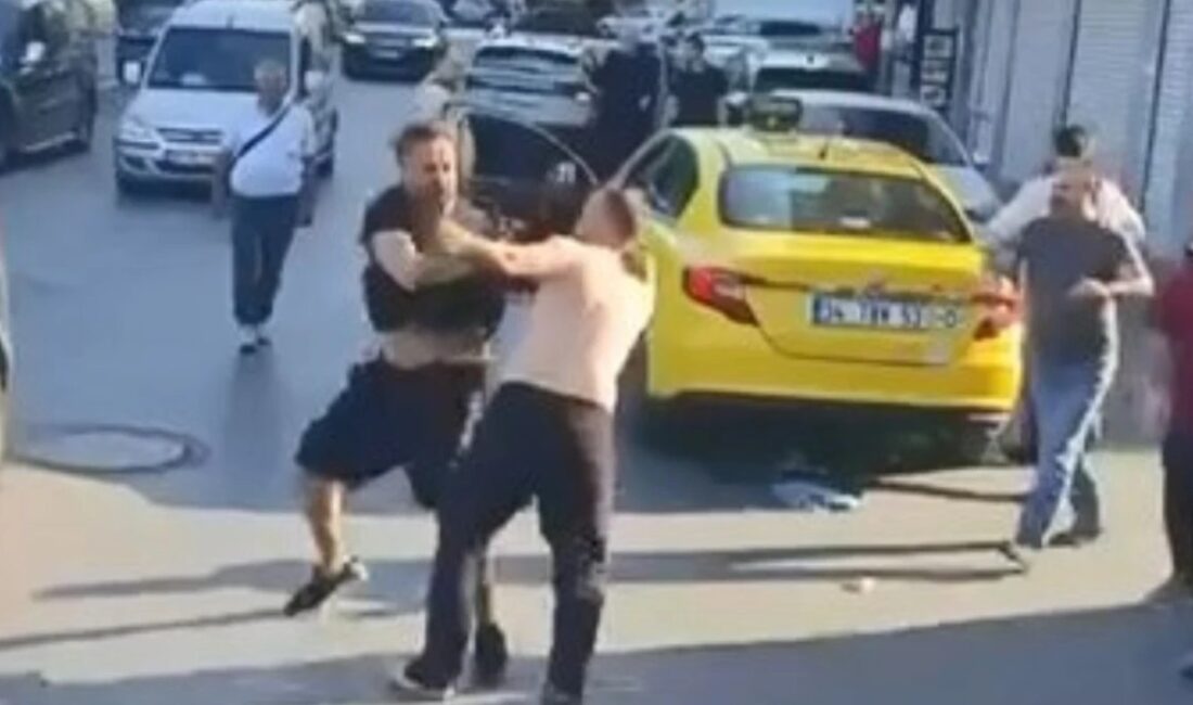 Zeytinburnu'nda iki taksi şoförü arasında tartışma yaşandı. Çevredekilerin müdahalesiyle olay