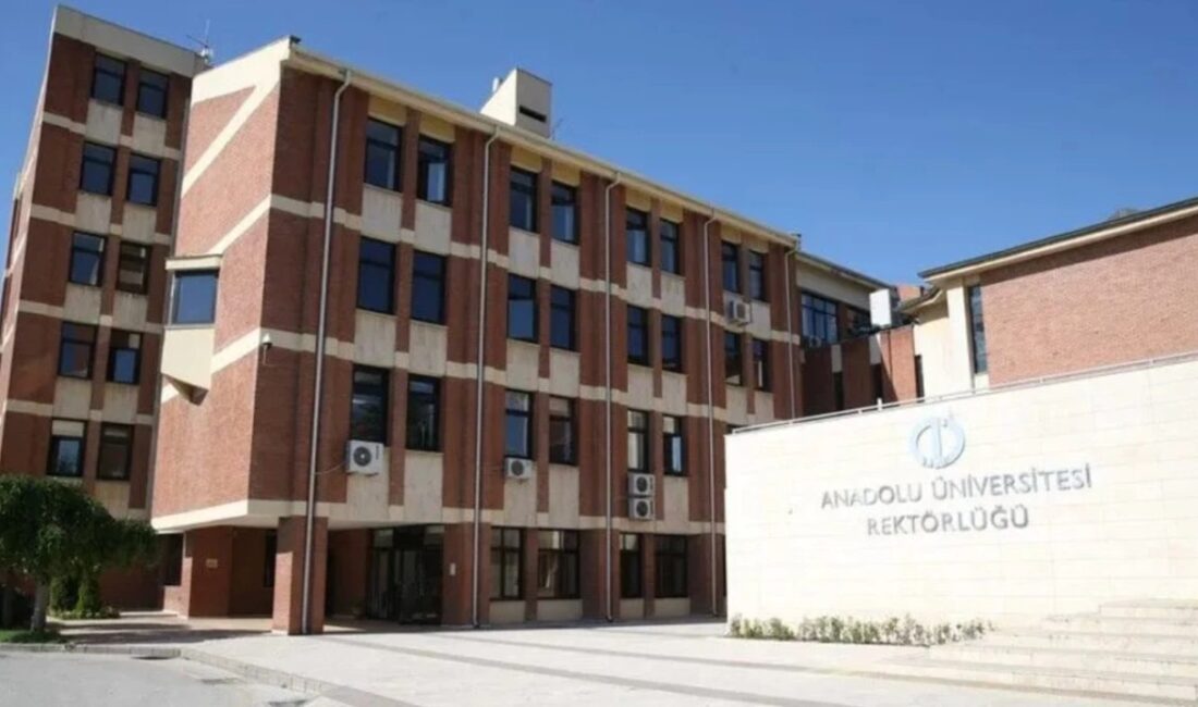 Anadolu Üniversitesi Açıköğretim Fakültesi'nde aktif öğrenci sayısı 1 milyonu aştı.