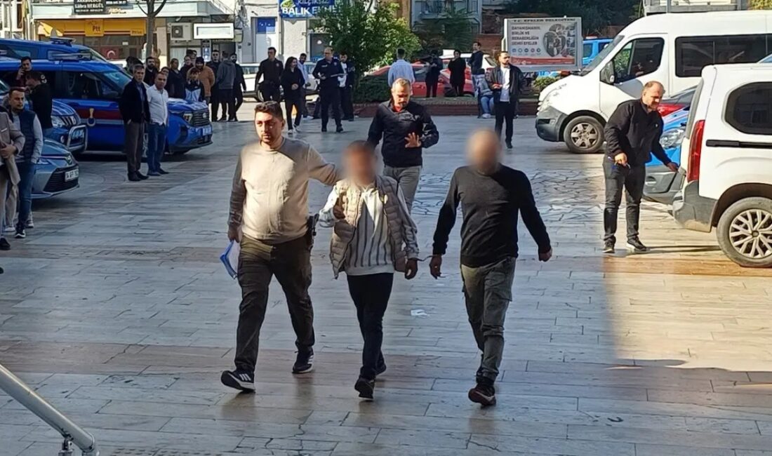 İncirliova'da sevgilisinin evinde eşiyle karşılaşan Ü.S. hakkında eşini silahla tehdit