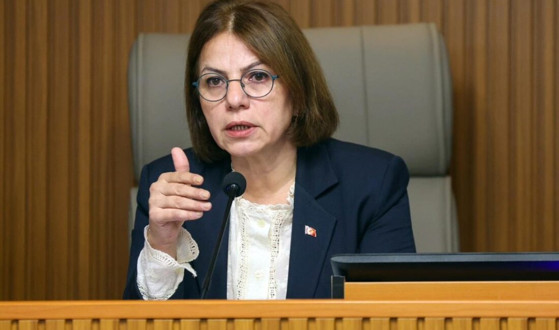 Maltepe Belediye Başkanı Esin Köymen, çeyrek asır üyesi olduğu CHP'den