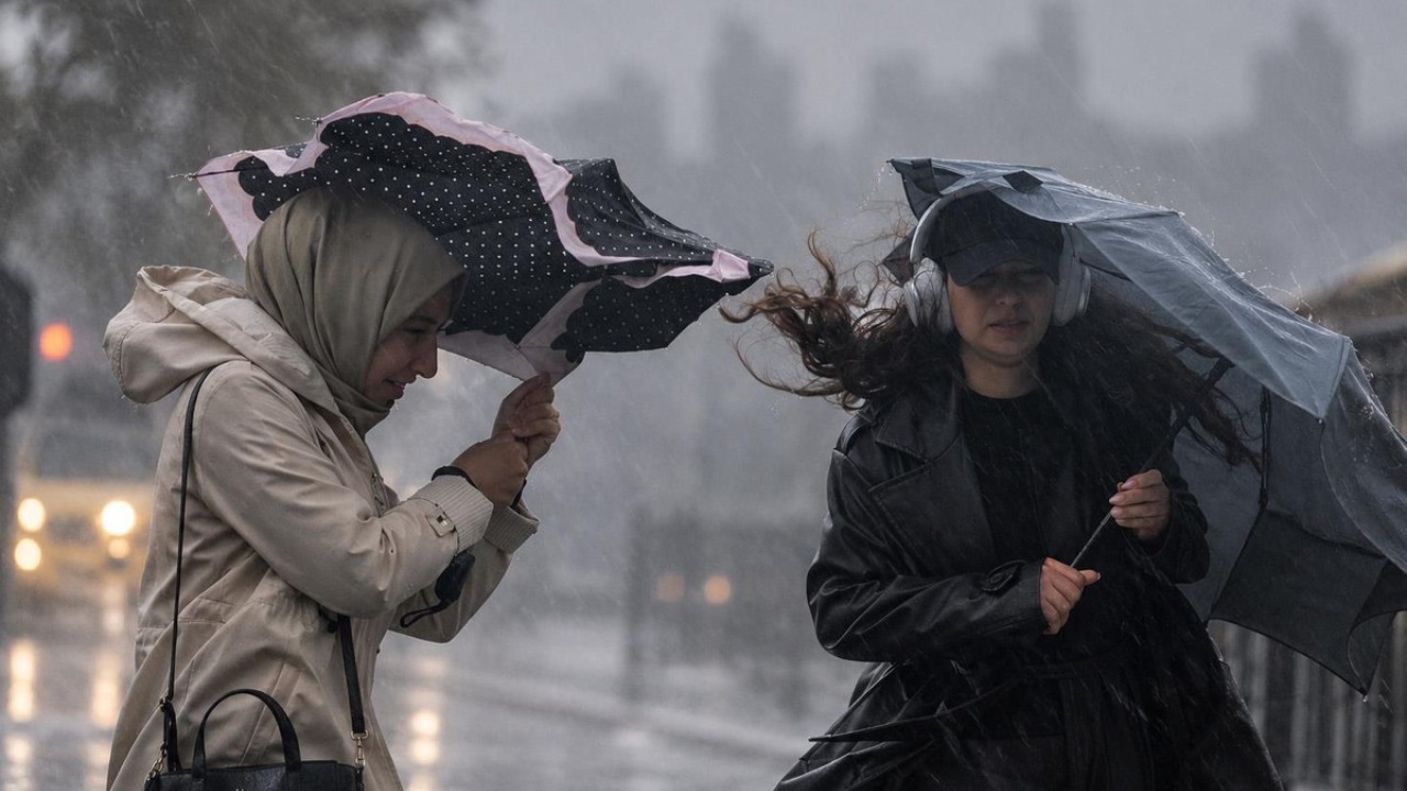 Meteoroloji saat 19.00'u işaret ederek İstanbul ve çevre iller için