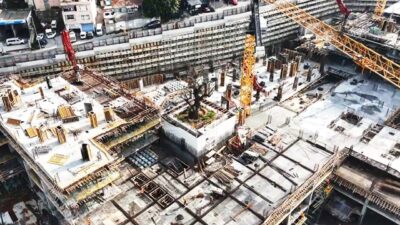 Haliç kıyısındaki tarihi tersanede, fore kazıklardan oluşan küçük bir alanda